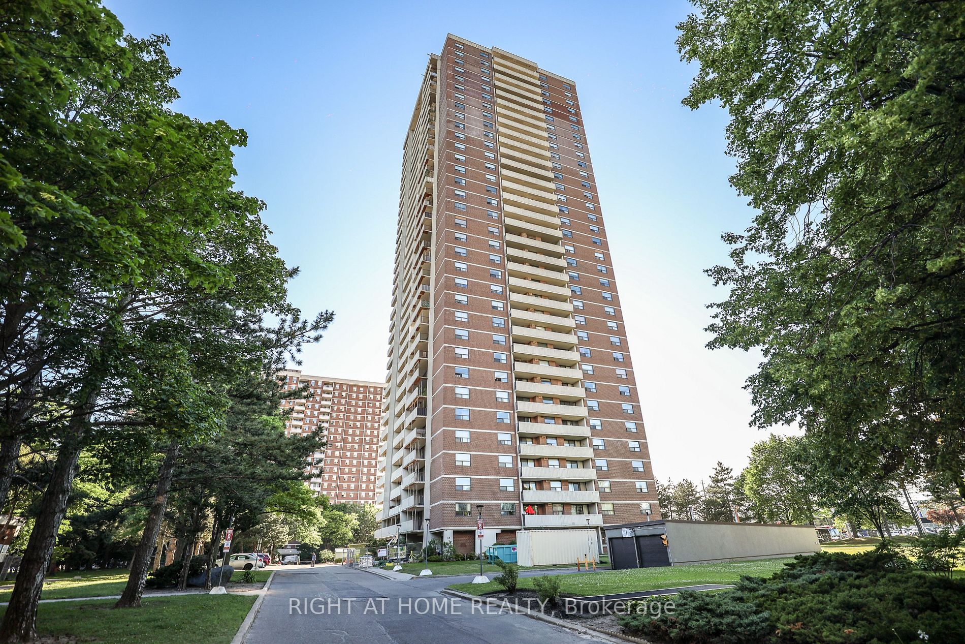 10 Tangreen Crt, #506