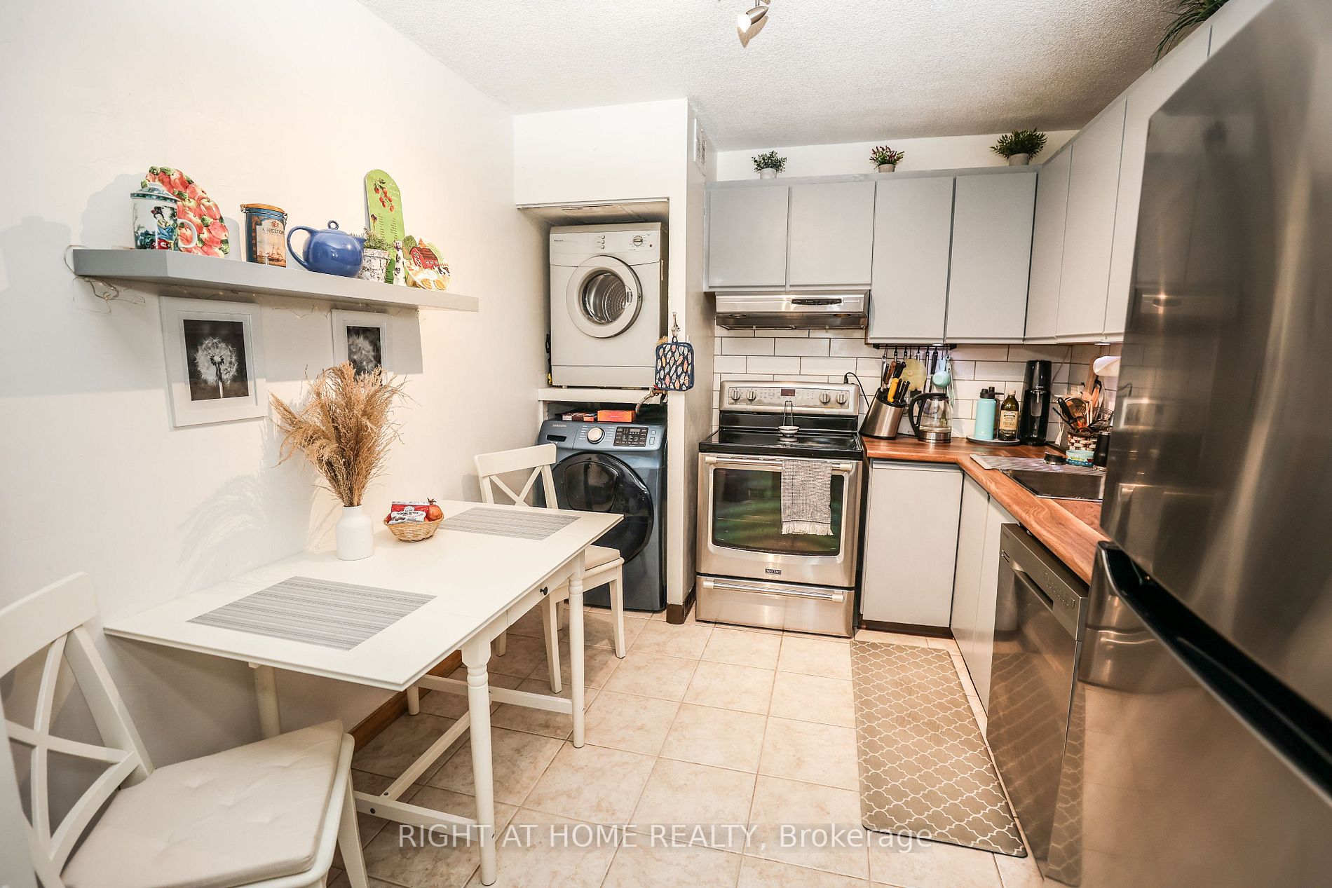 10 Tangreen Crt, #506