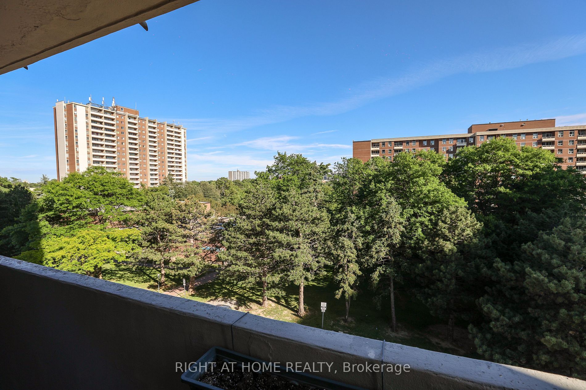 10 Tangreen Crt, #506