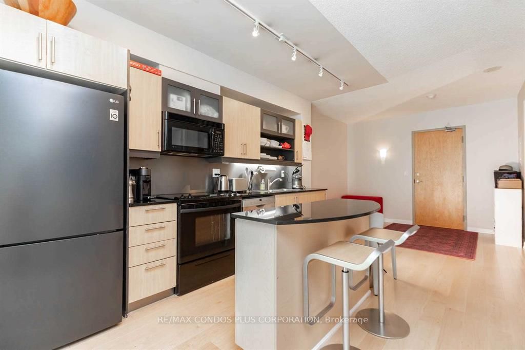 350 Wellington St W, #M04