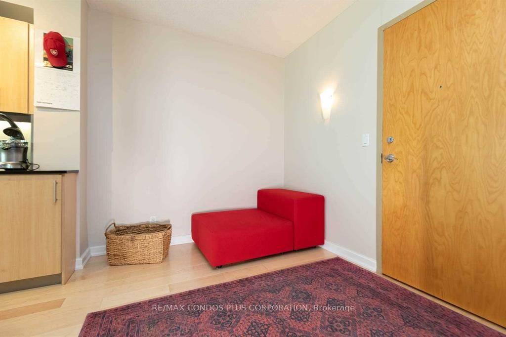 350 Wellington St W, #M04