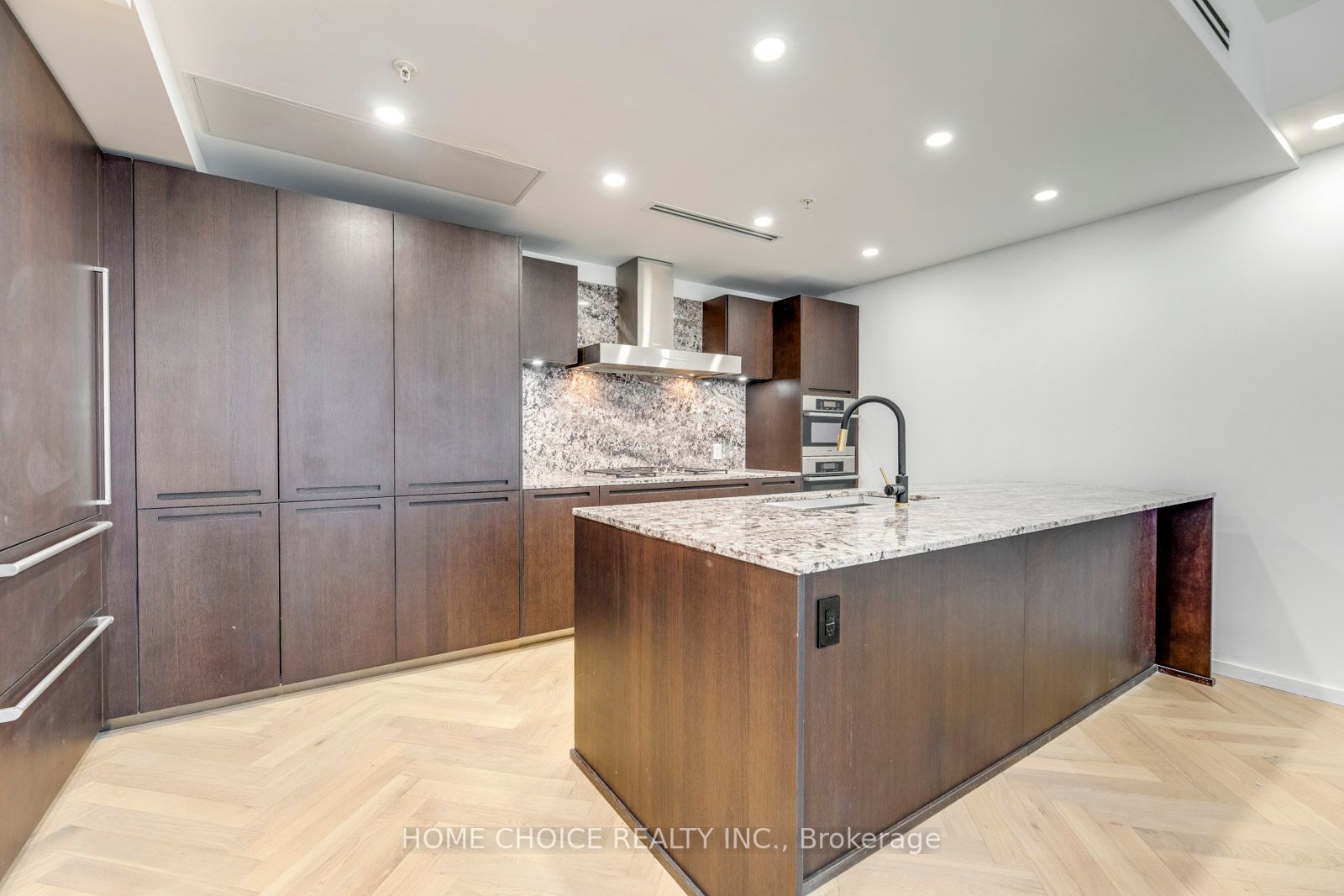 180 University Ave, #2308