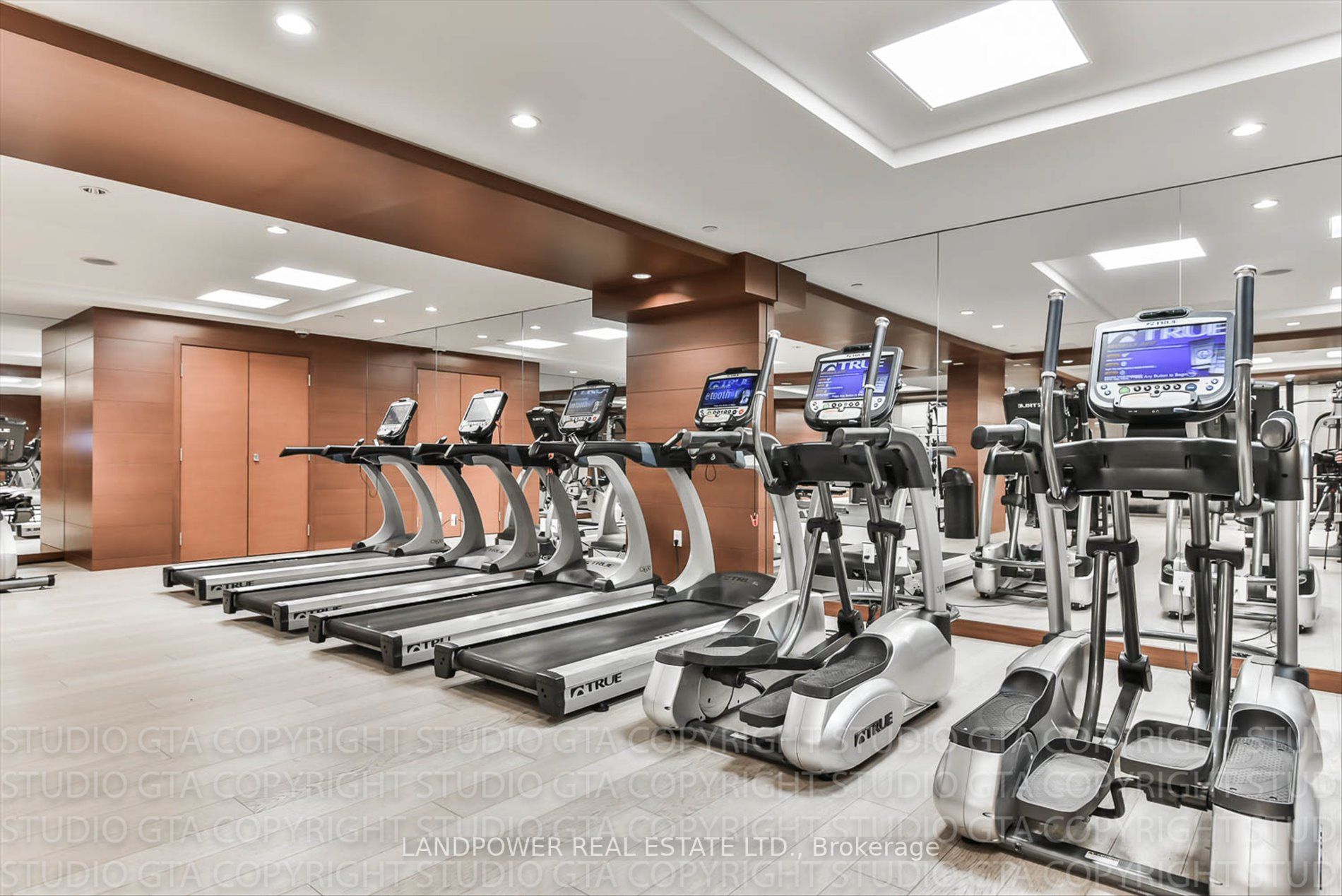 39 Queens Quay E, #635