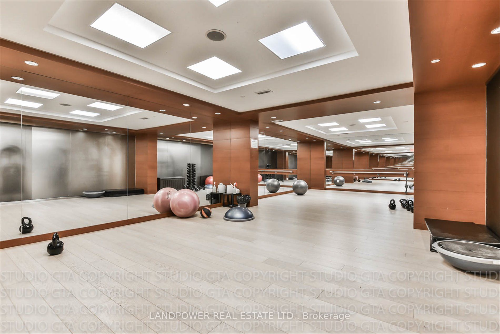 39 Queens Quay E, #635