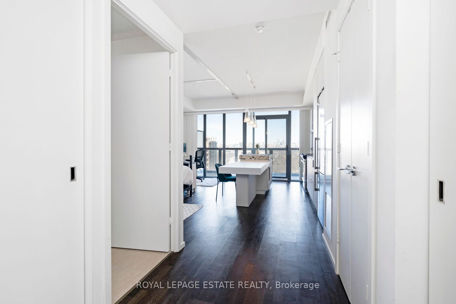 101 Charles St E, #1909