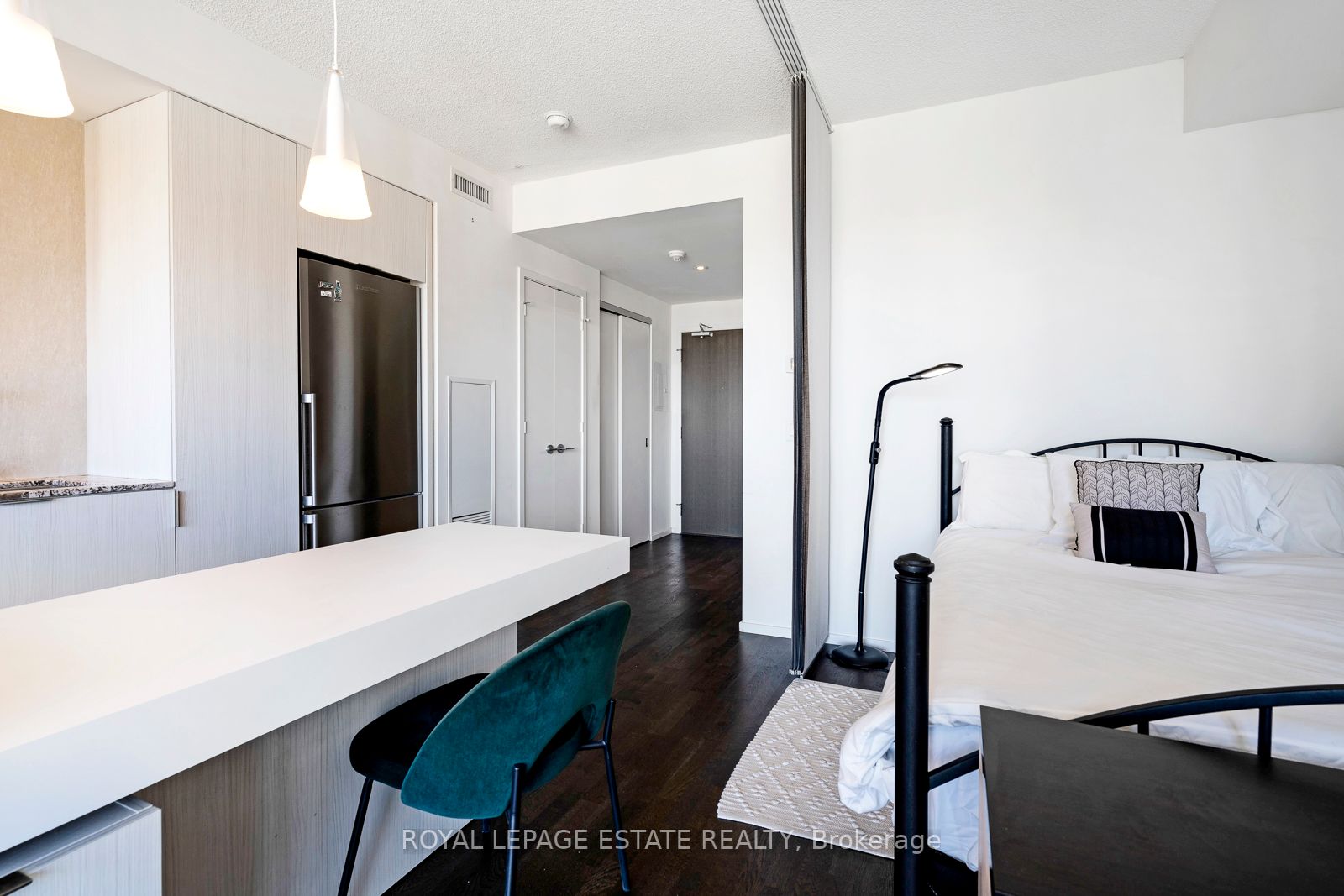 101 Charles St E, #1909