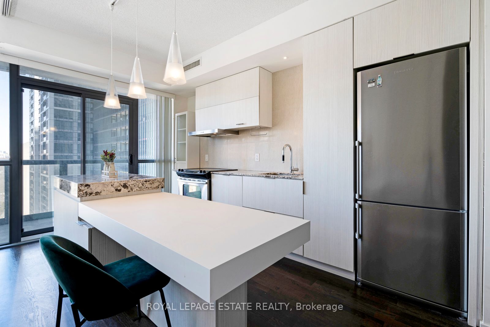 101 Charles St E, #1909