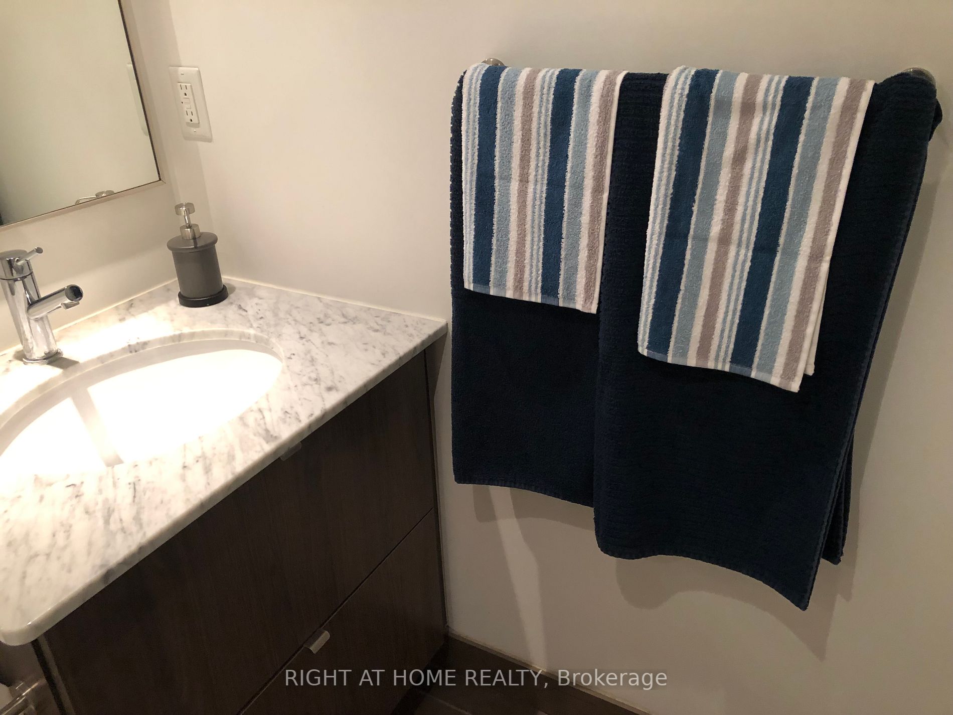 170 Fort York Boulevard, #205