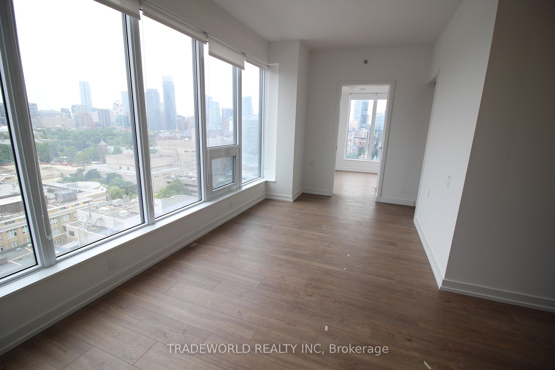 203 College St, #906