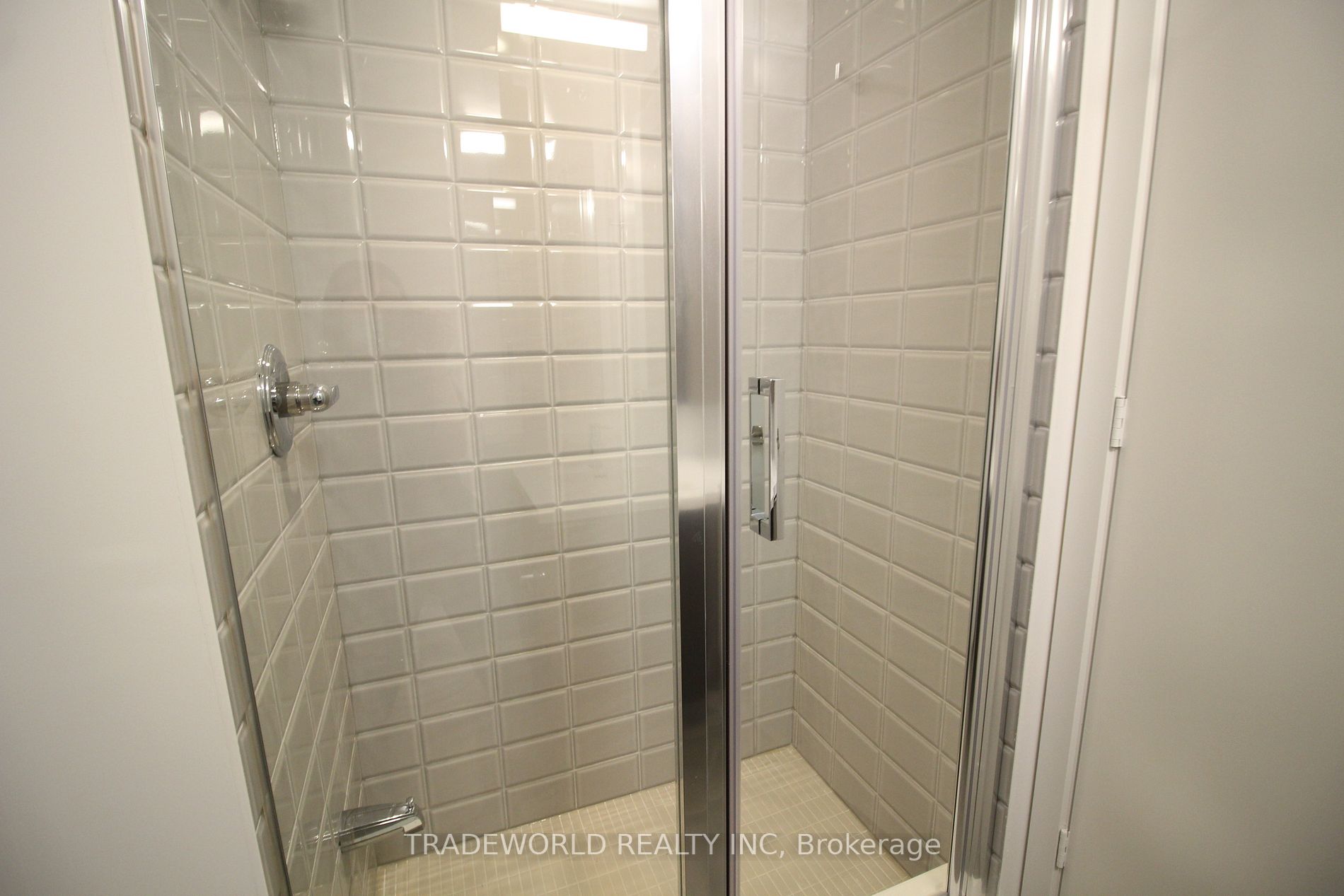 203 College St, #906