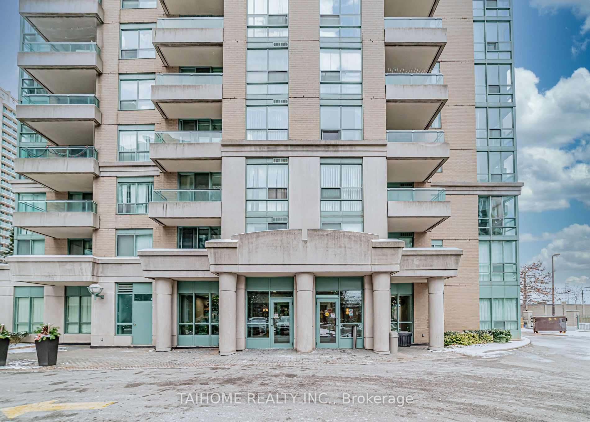 1 Pemberton Avenue, #702