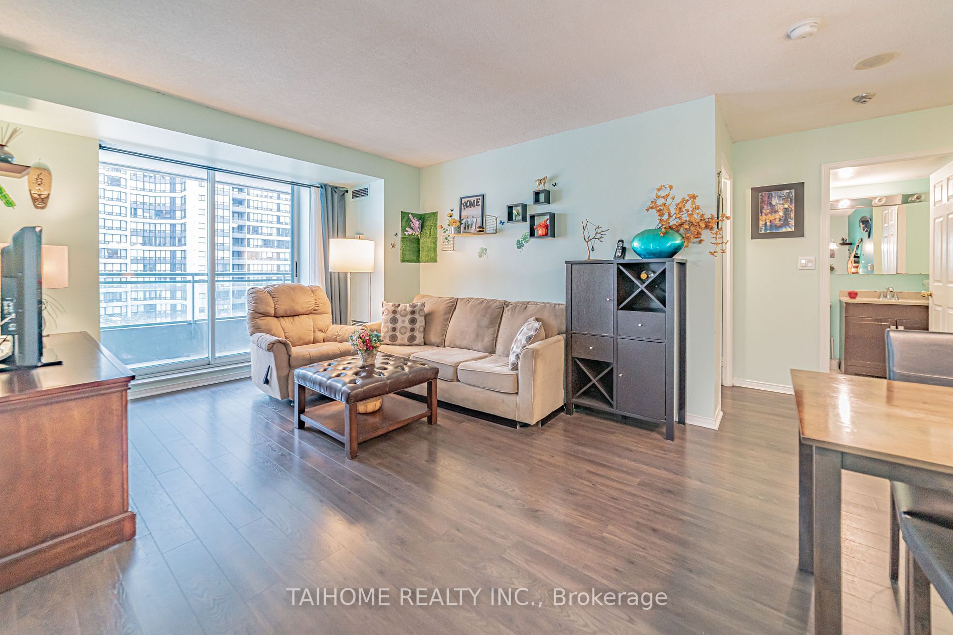 1 Pemberton Avenue, #702