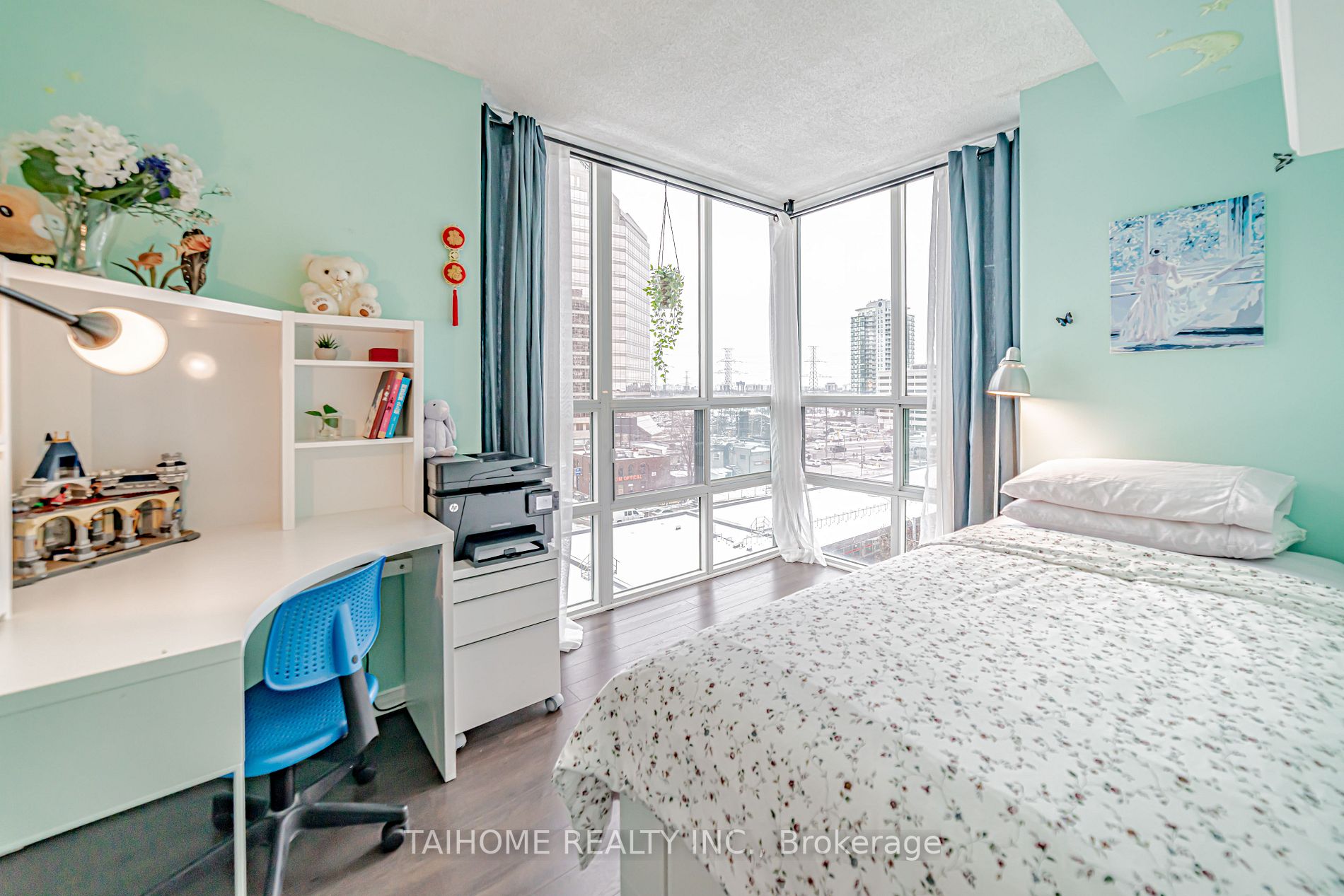 1 Pemberton Avenue, #702