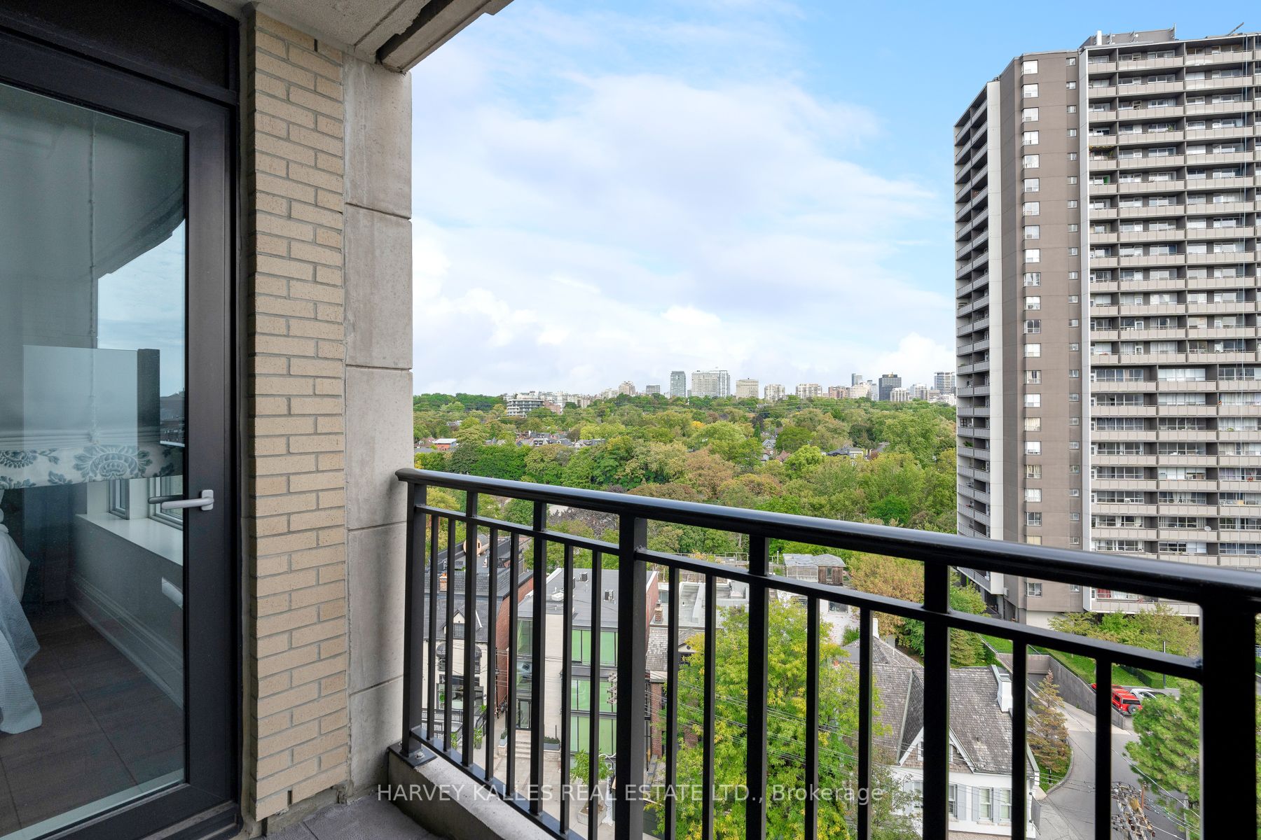 181 Davenport Rd, #702