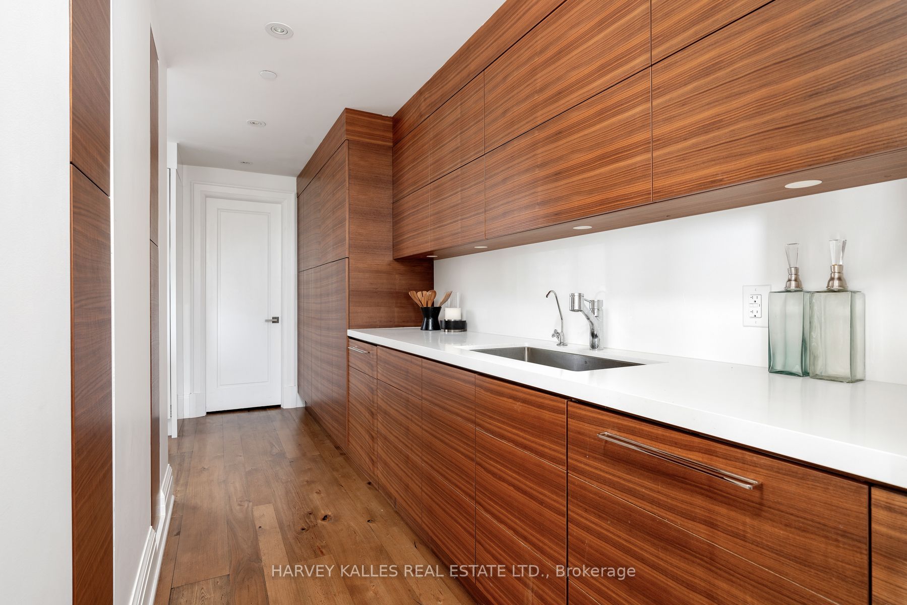 181 Davenport Rd, #702