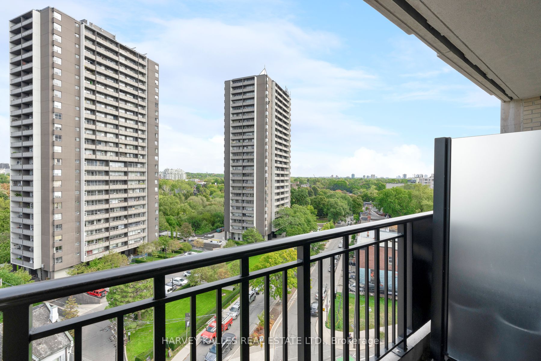 181 Davenport Rd, #702