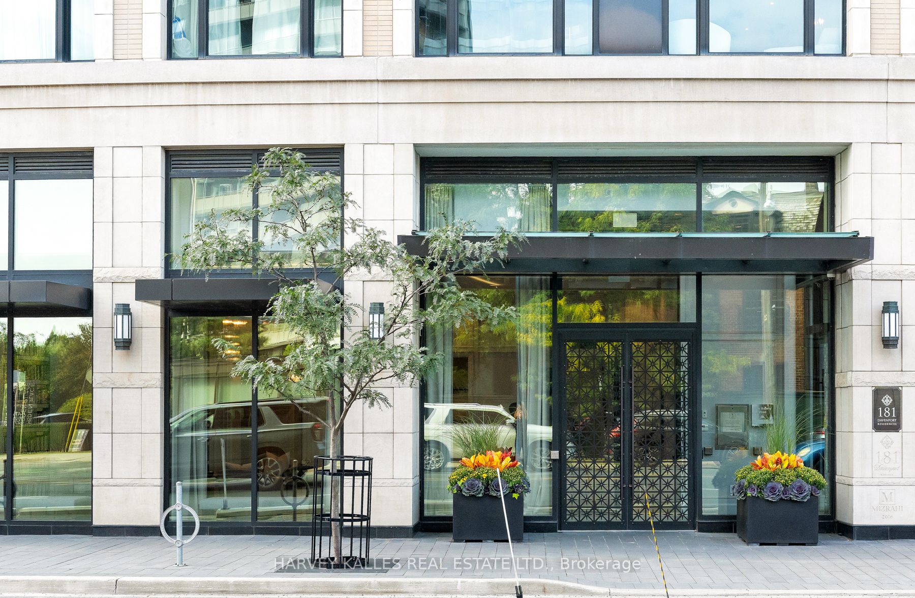 181 Davenport Rd, #702