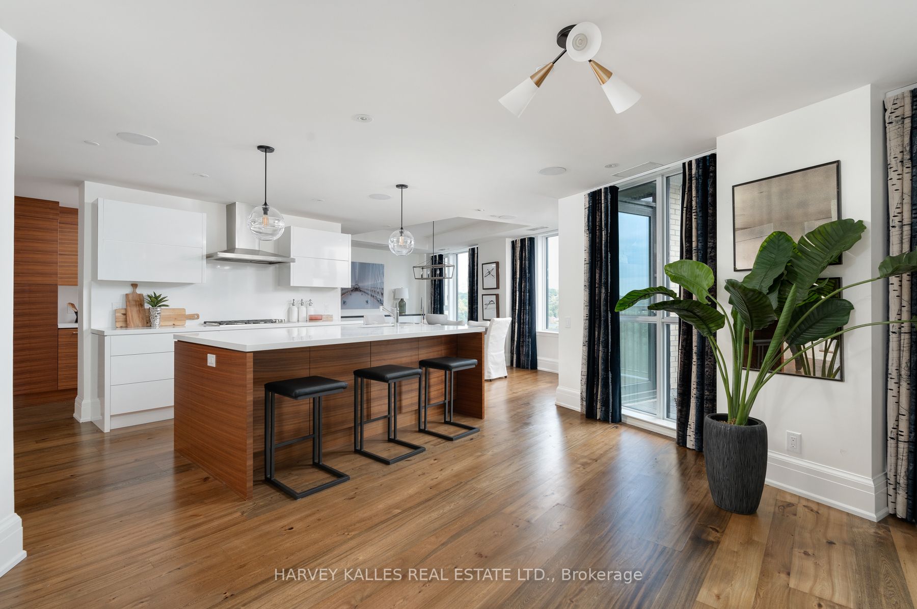 181 Davenport Rd, #702