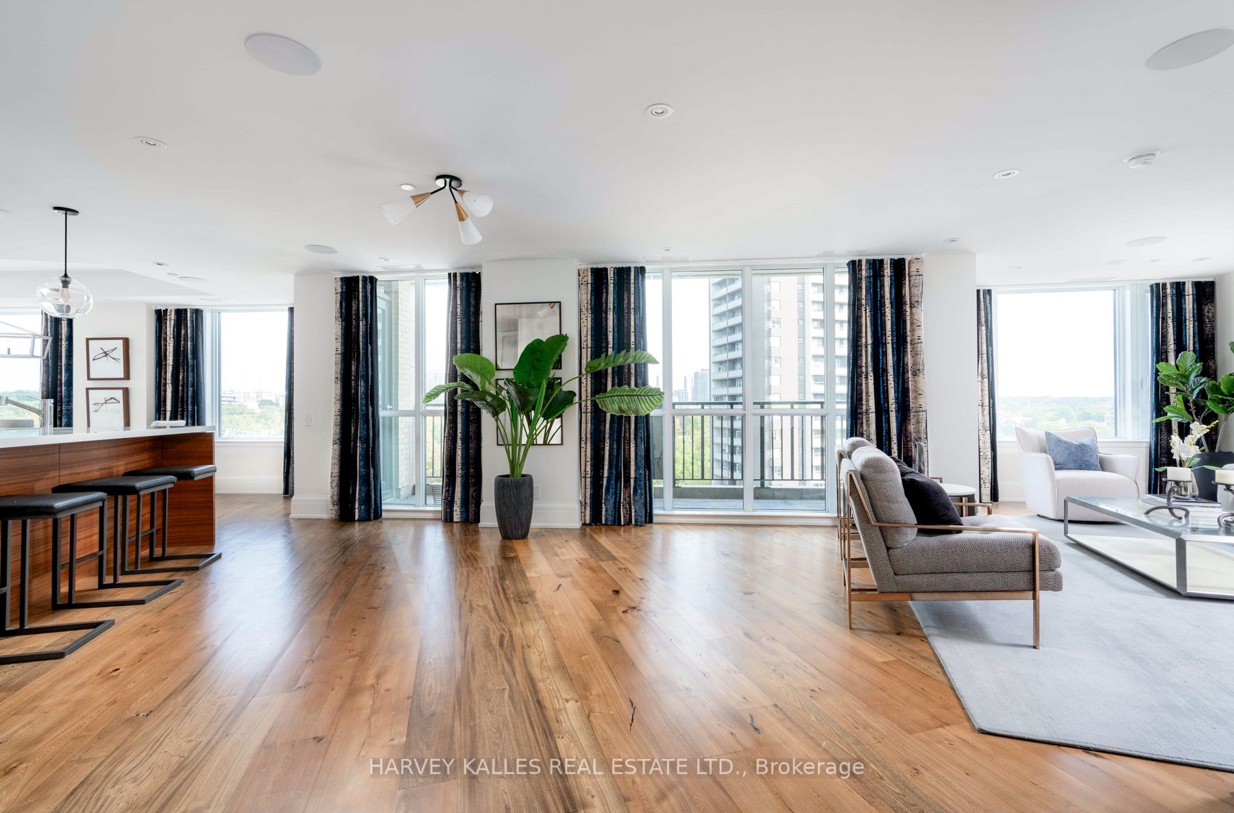 181 Davenport Rd, #702