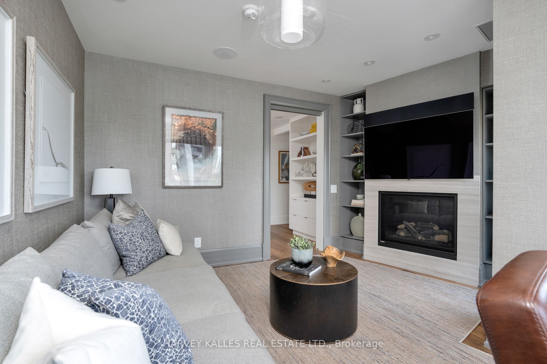 181 Davenport Rd, #702