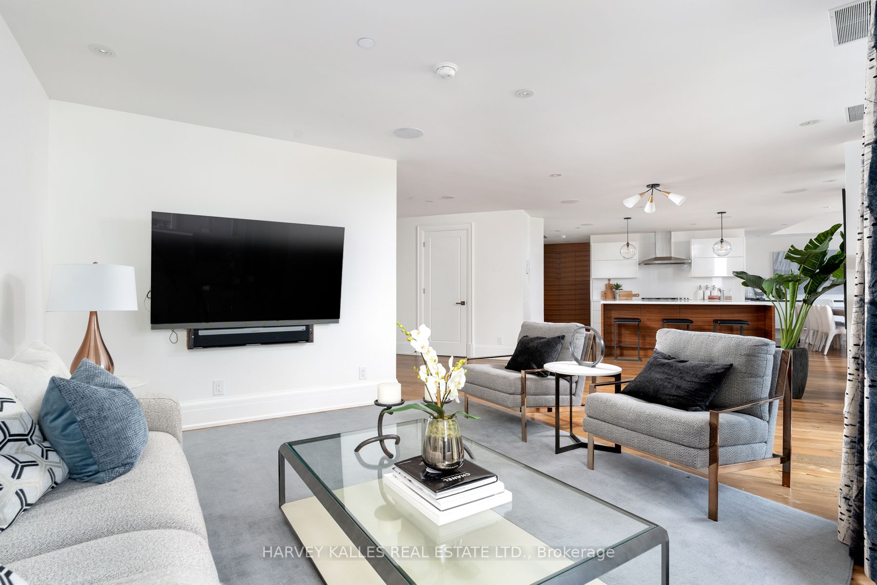 181 Davenport Rd, #702
