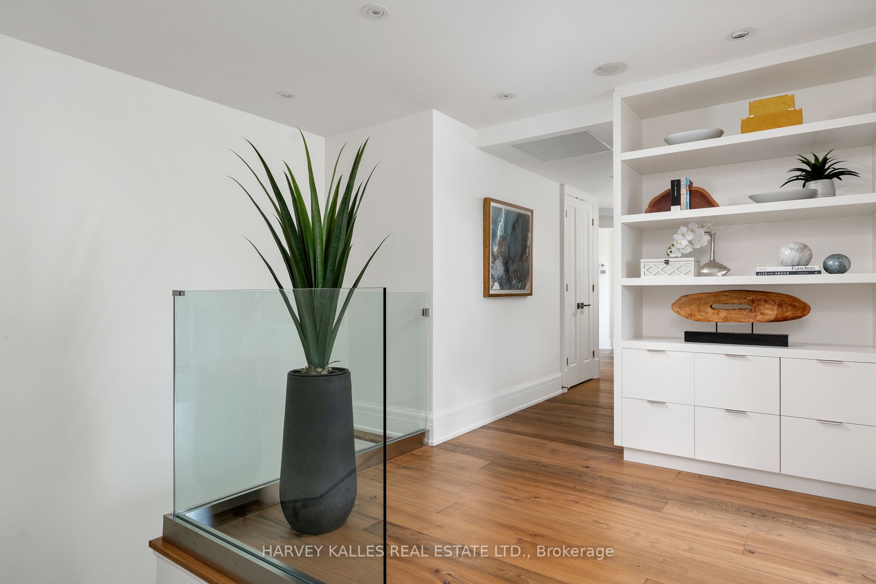 181 Davenport Rd, #702