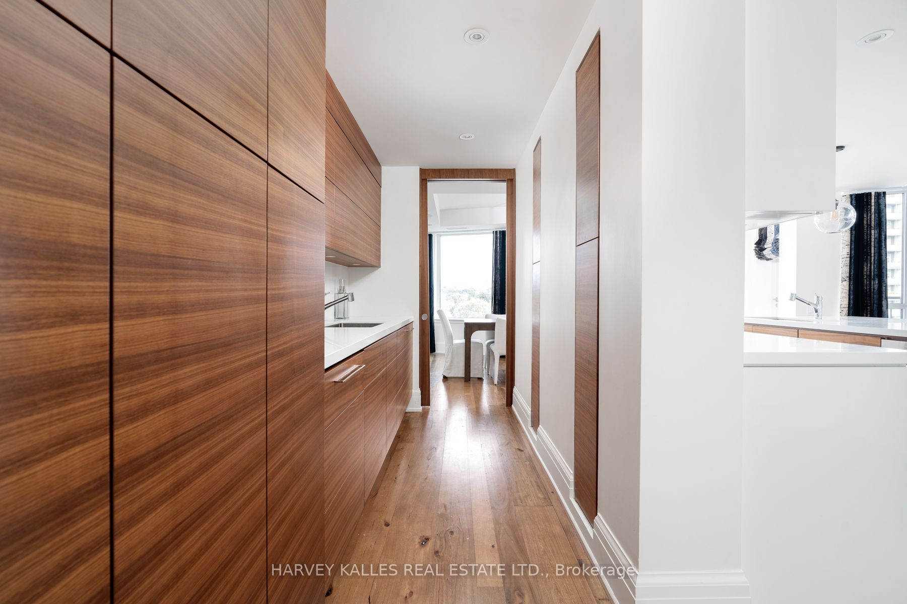181 Davenport Rd, #702