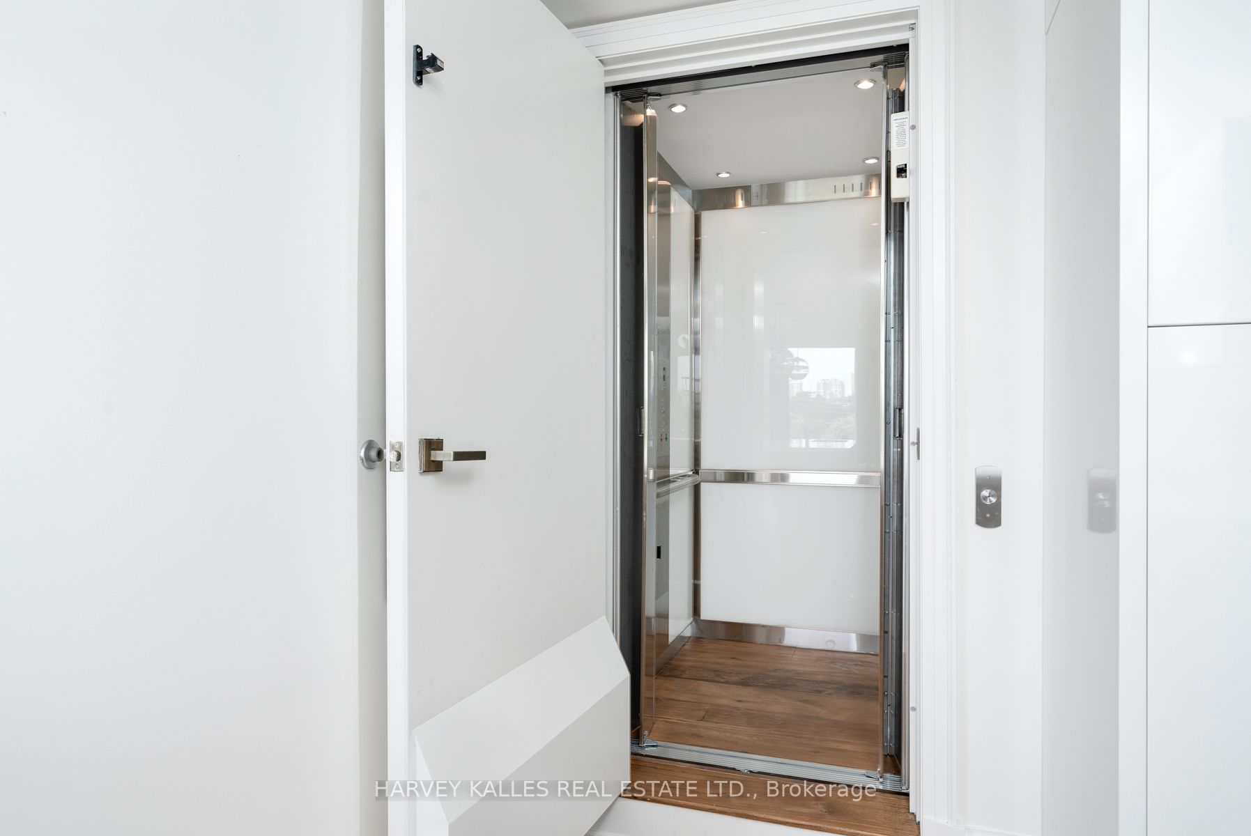 181 Davenport Rd, #702