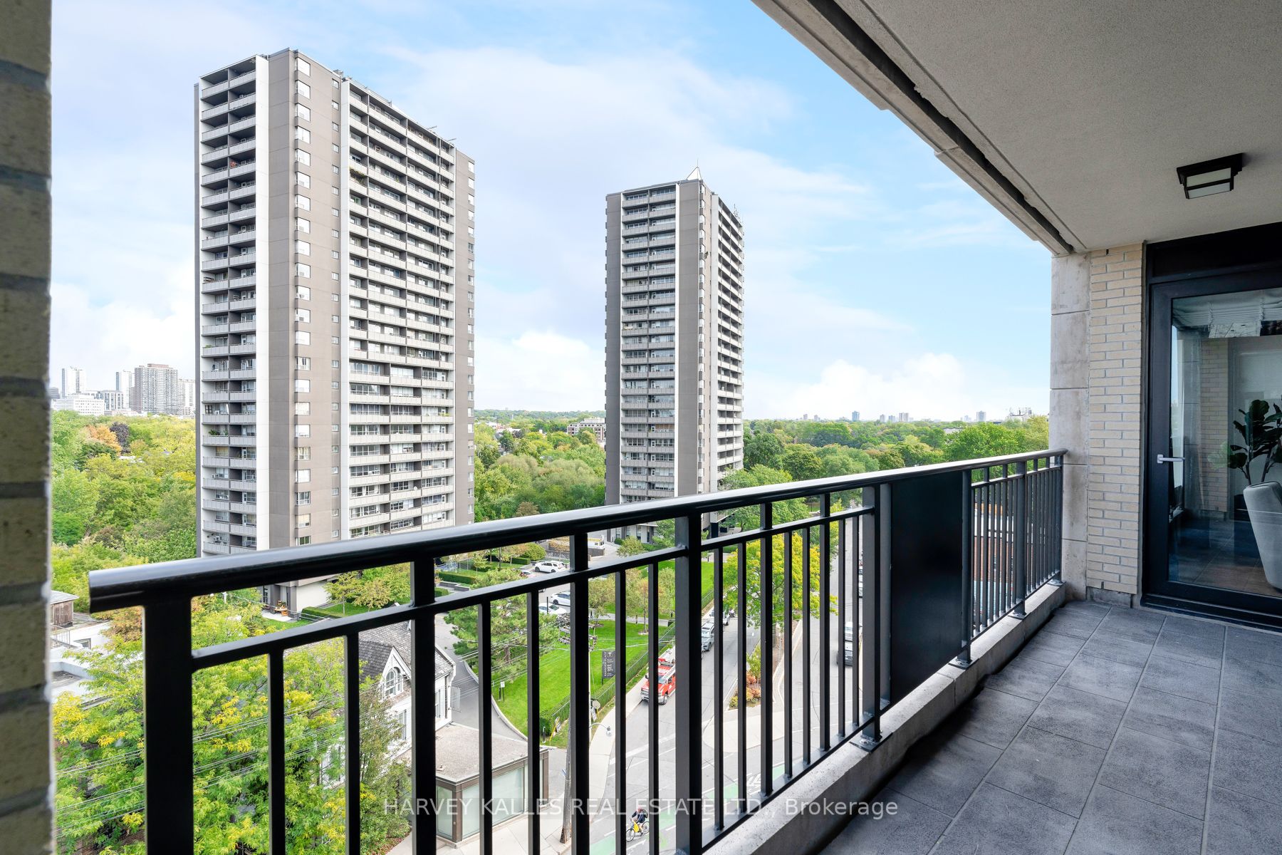 181 Davenport Rd, #702