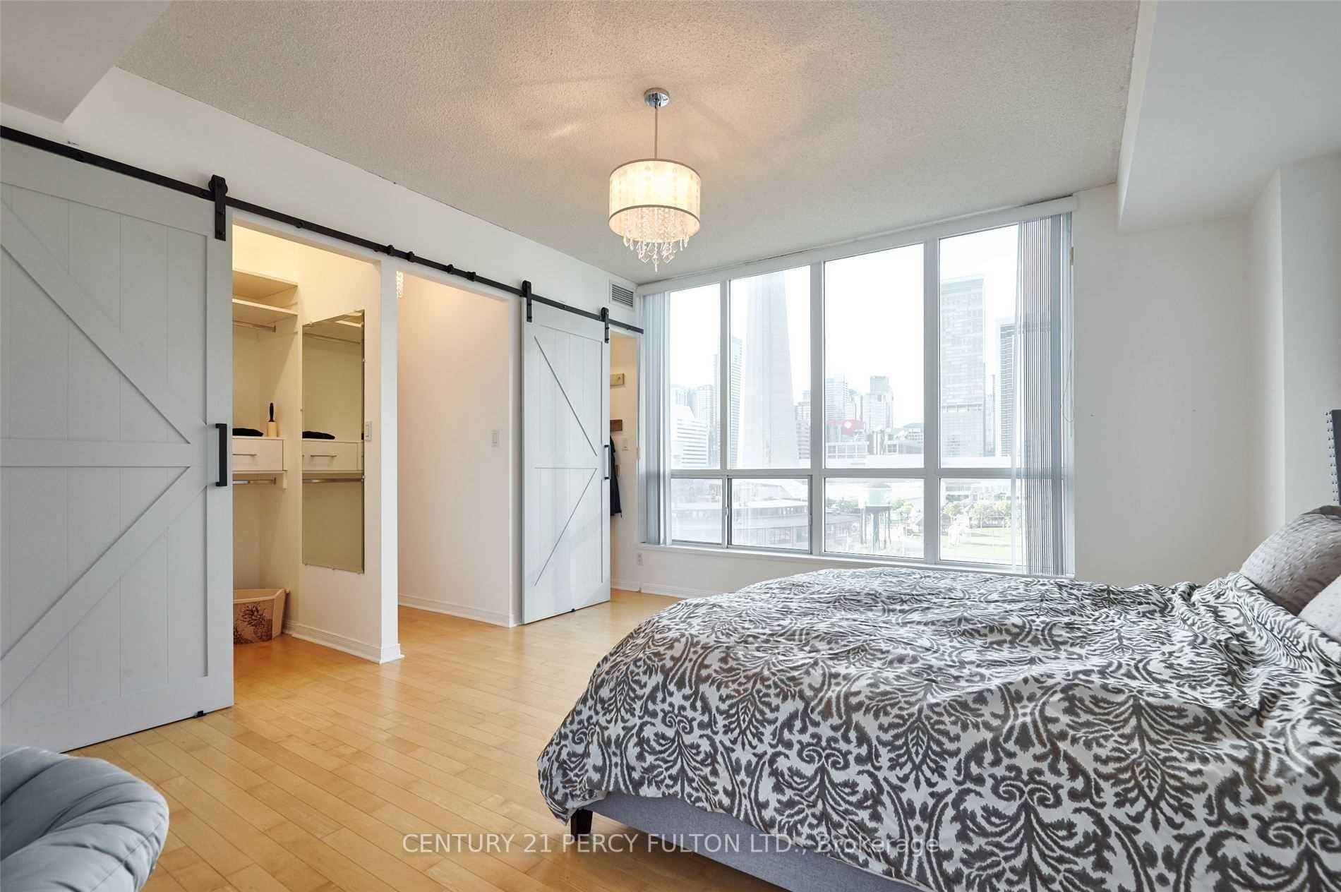 230 Queens Quay W, #1016