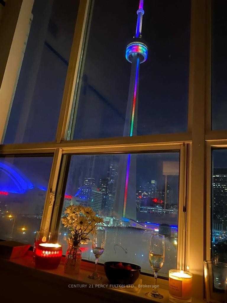 230 Queens Quay W, #1016