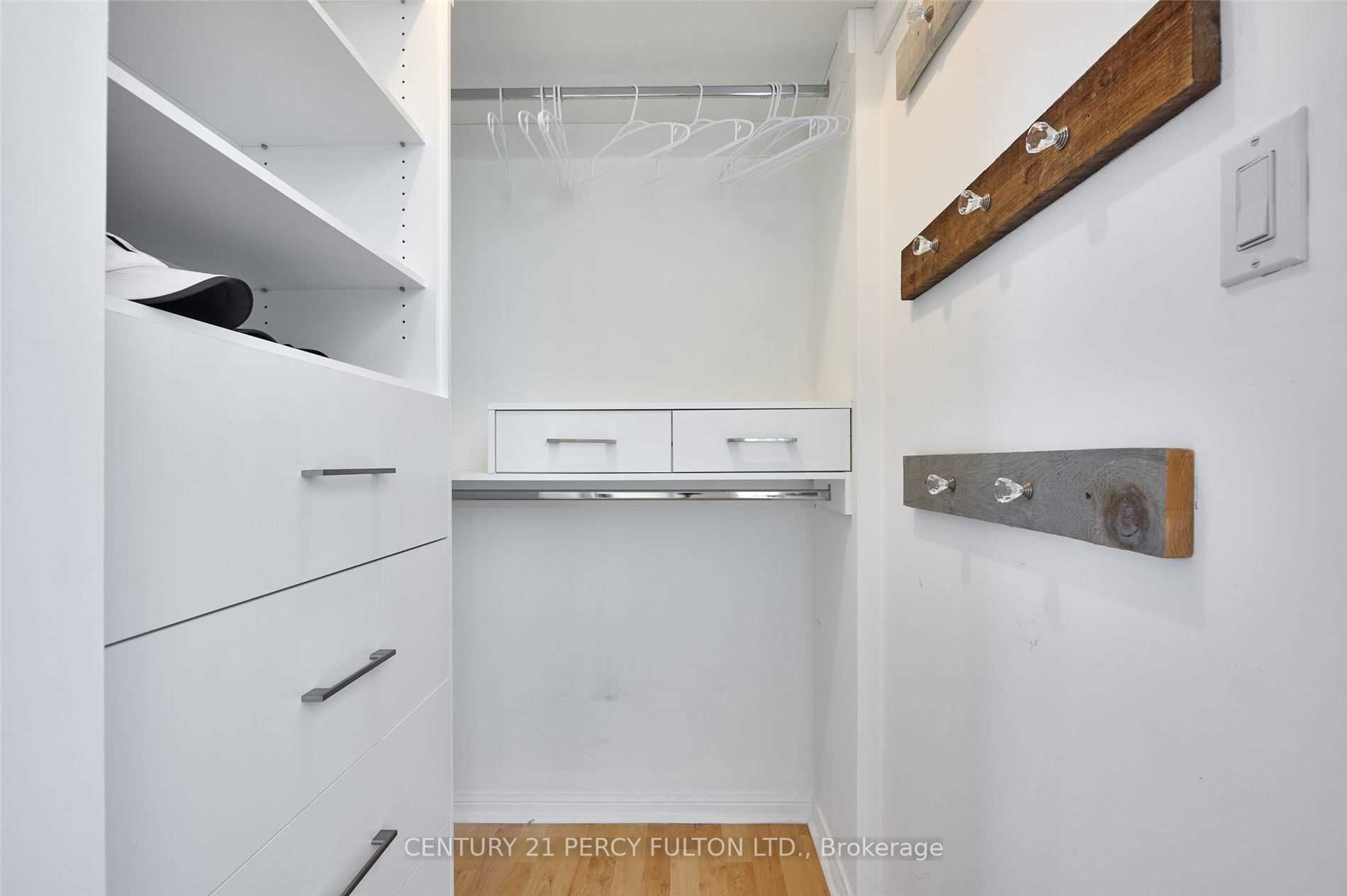 230 Queens Quay W, #1016