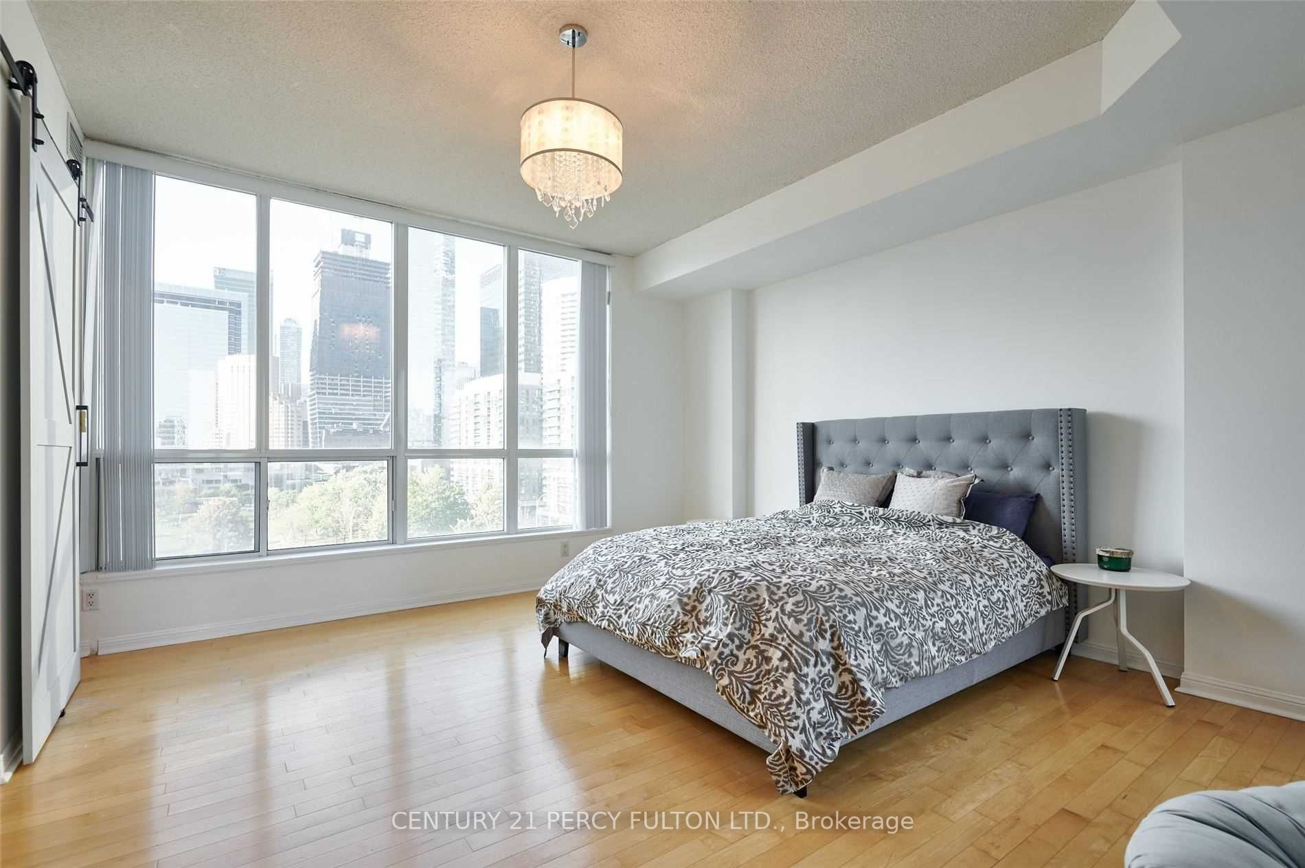 230 Queens Quay W, #1016