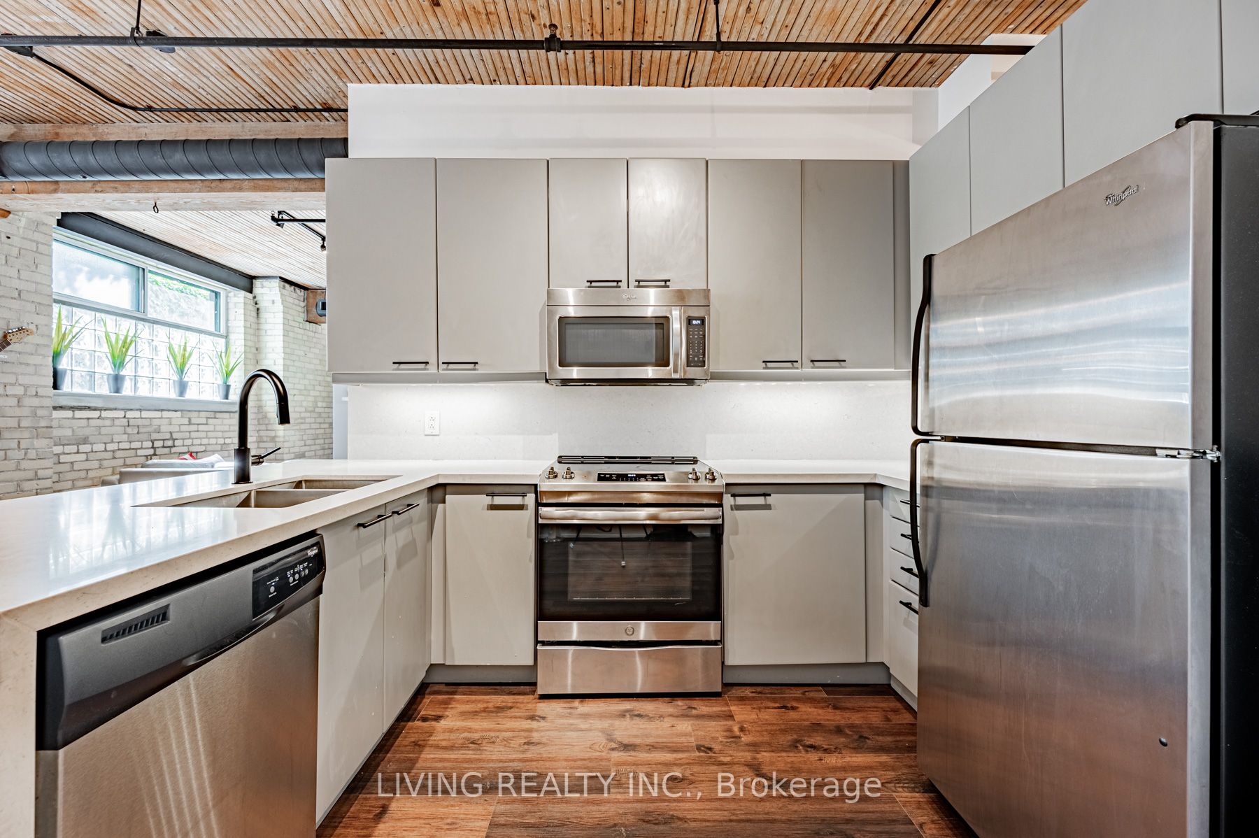 781 King St W, #102