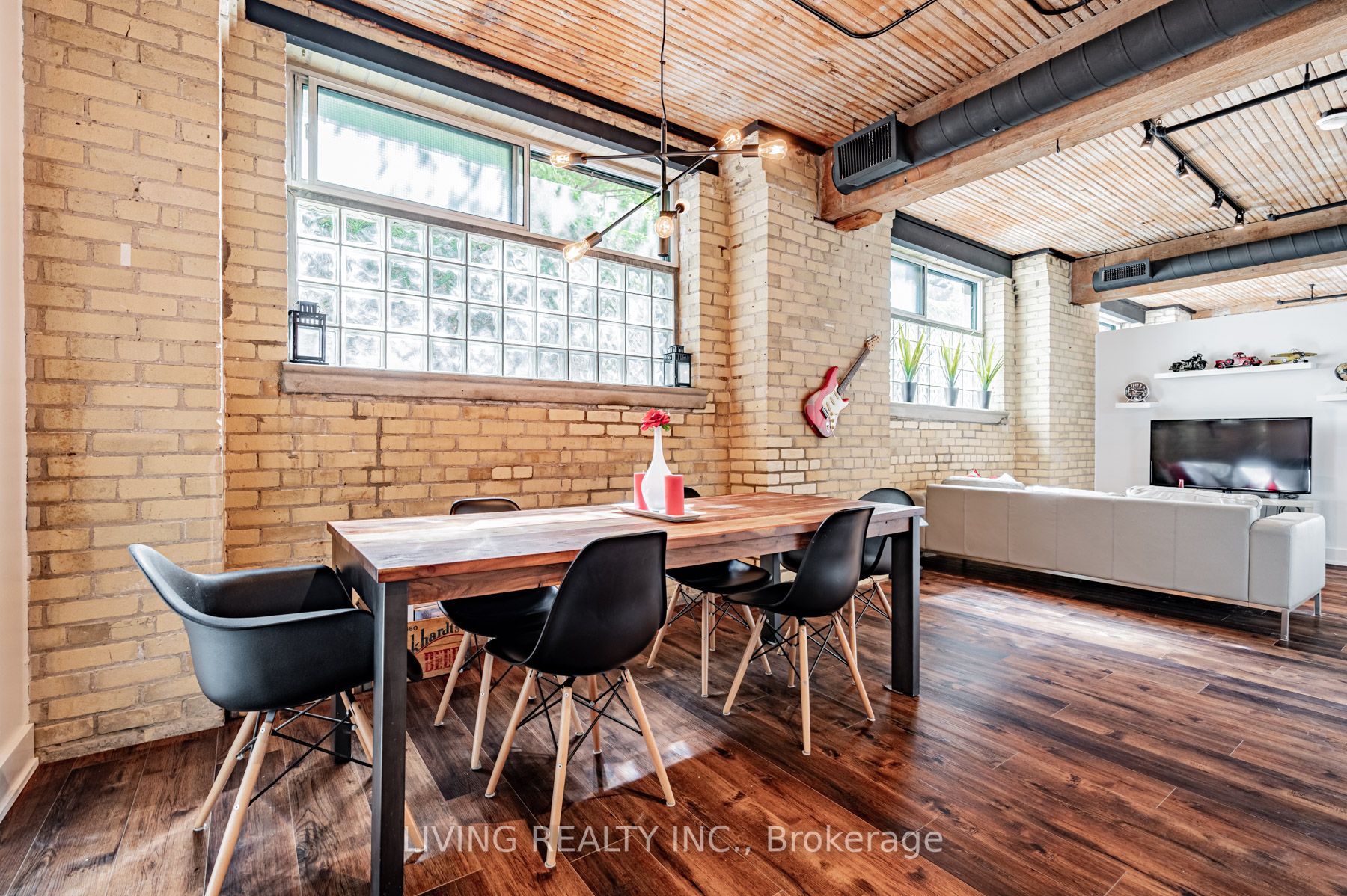 781 King St W, #102