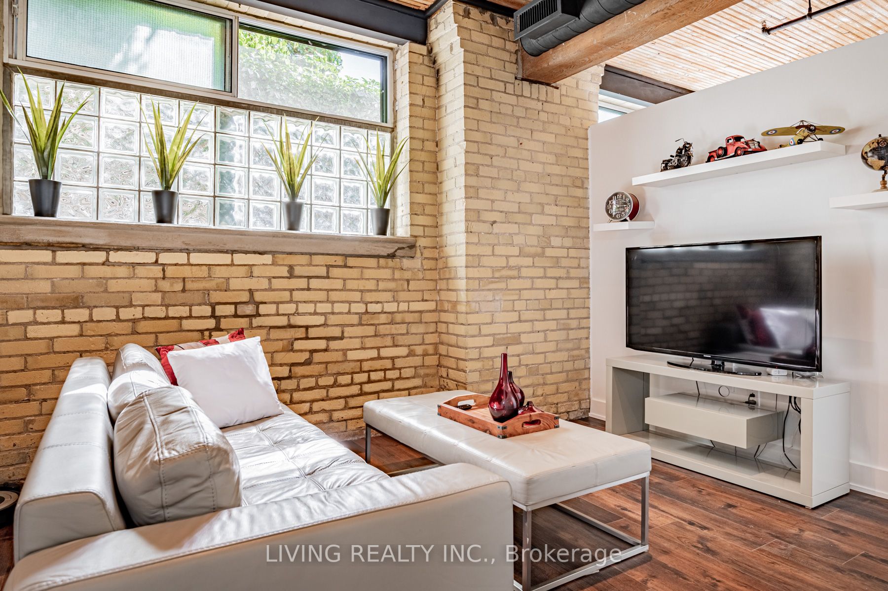 781 King St W, #102