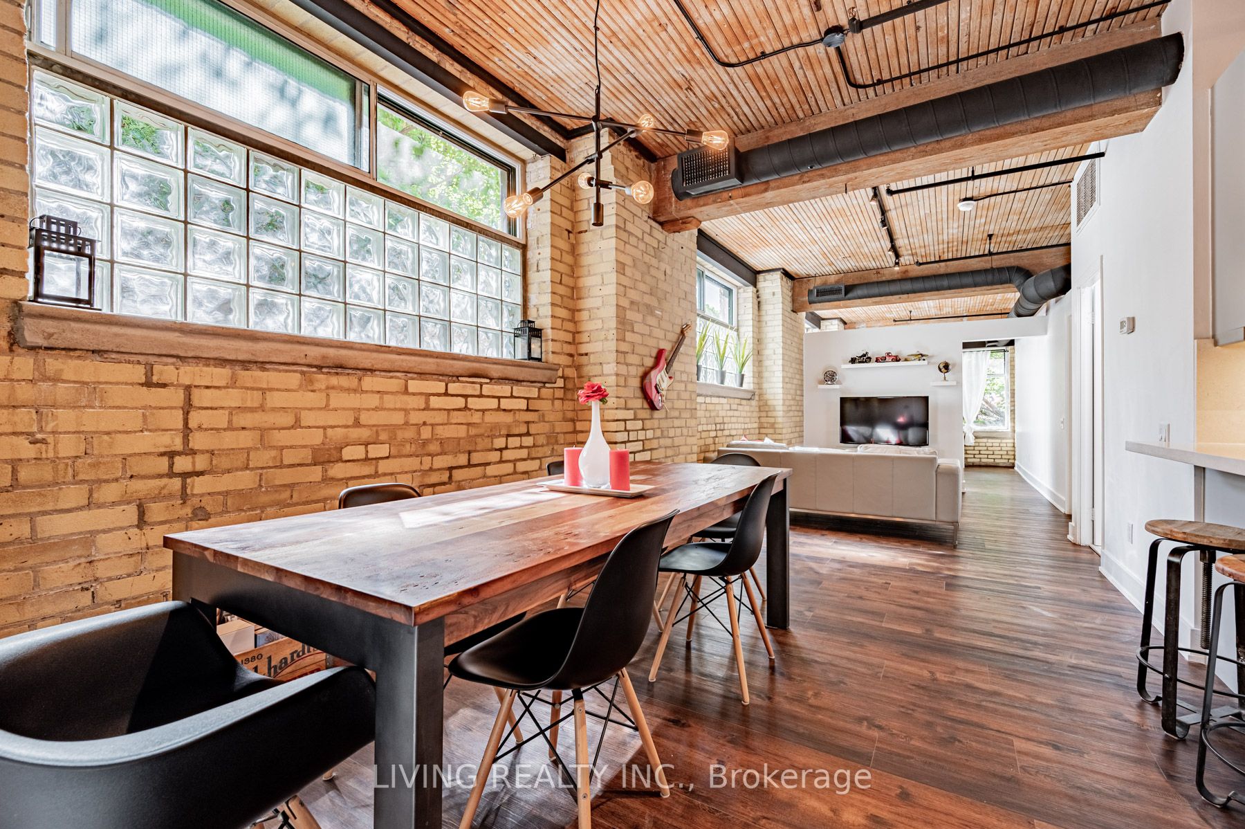 781 King St W, #102