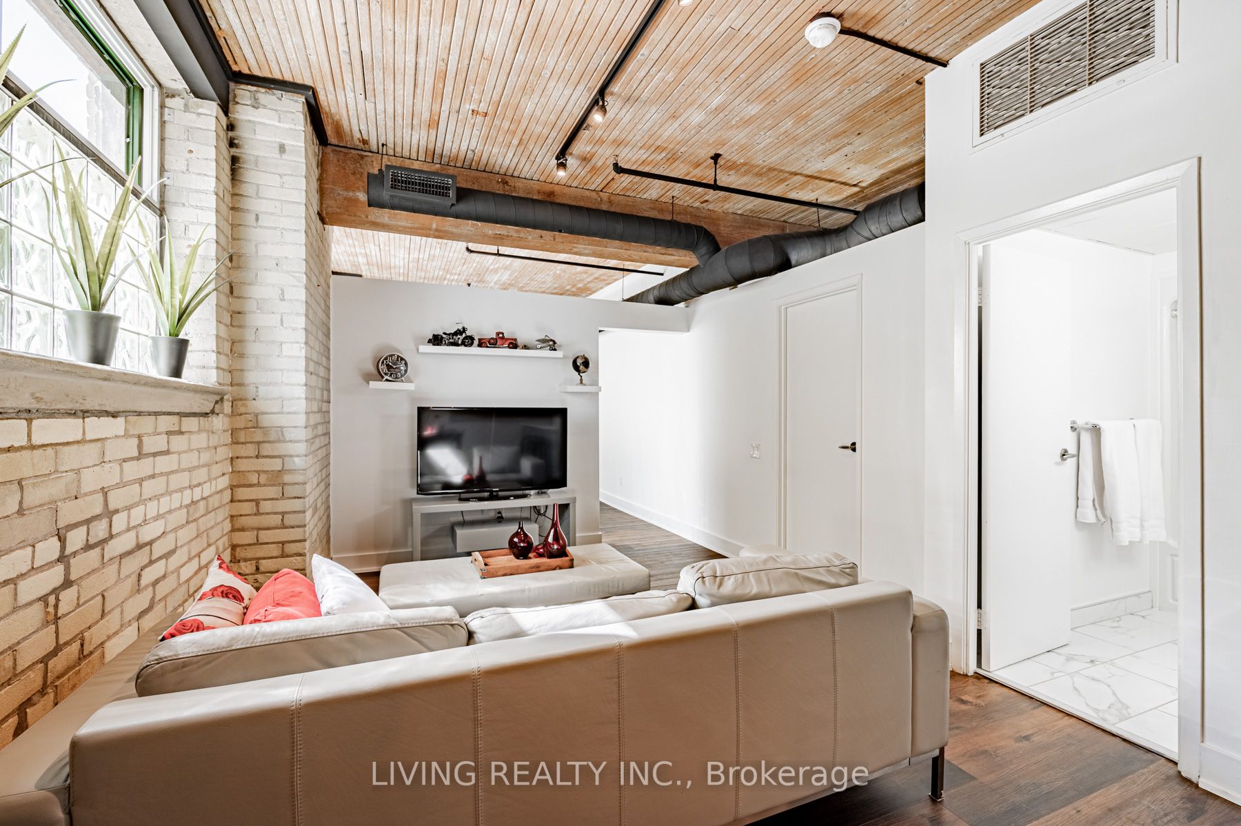 781 King St W, #102