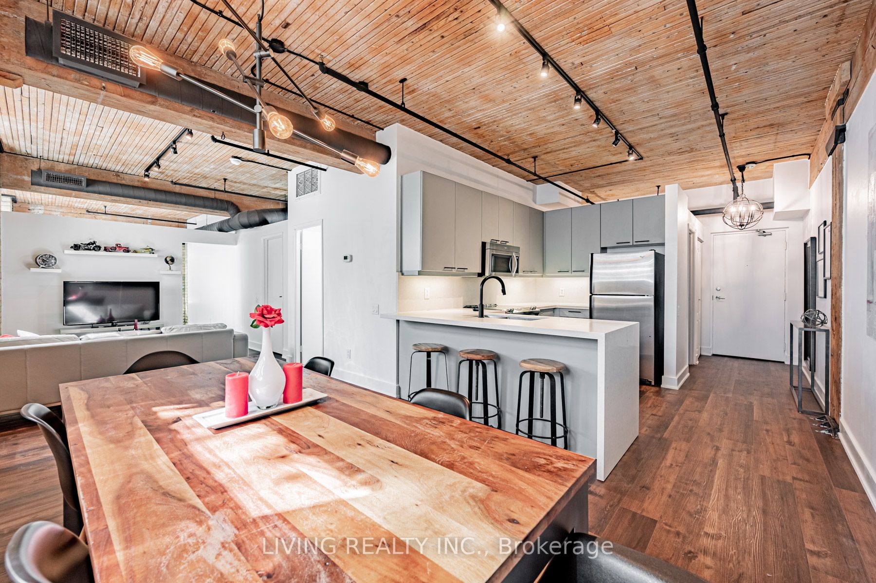 781 King St W, #102