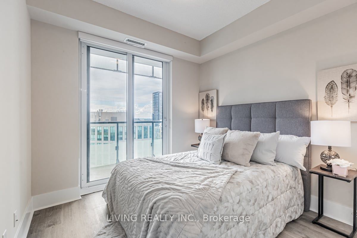 300 Front St W, #2104