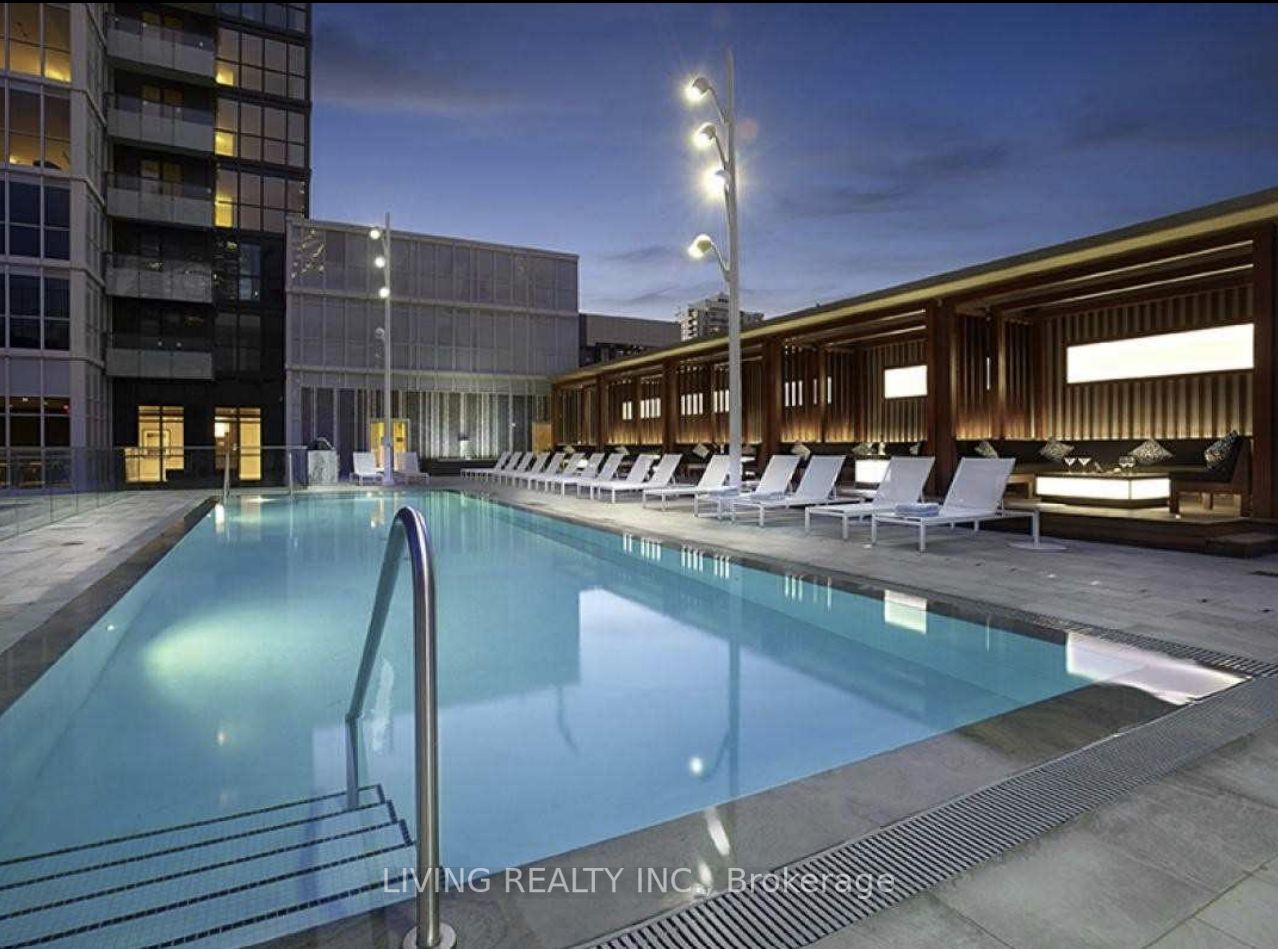 300 Front St W, #2104