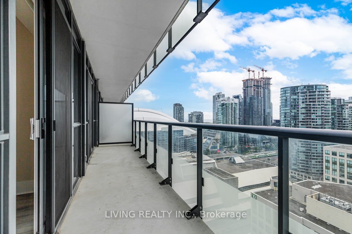 300 Front St W, #2104