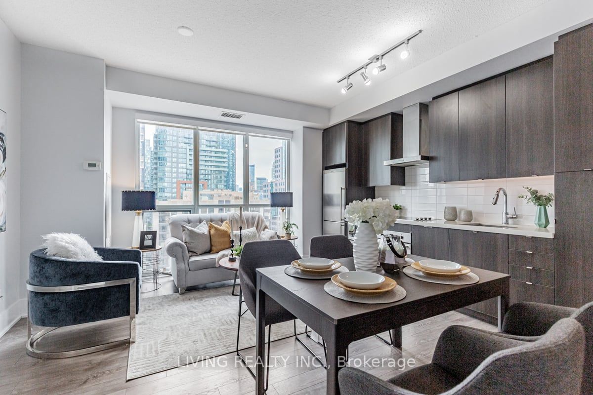 300 Front St W, #2104