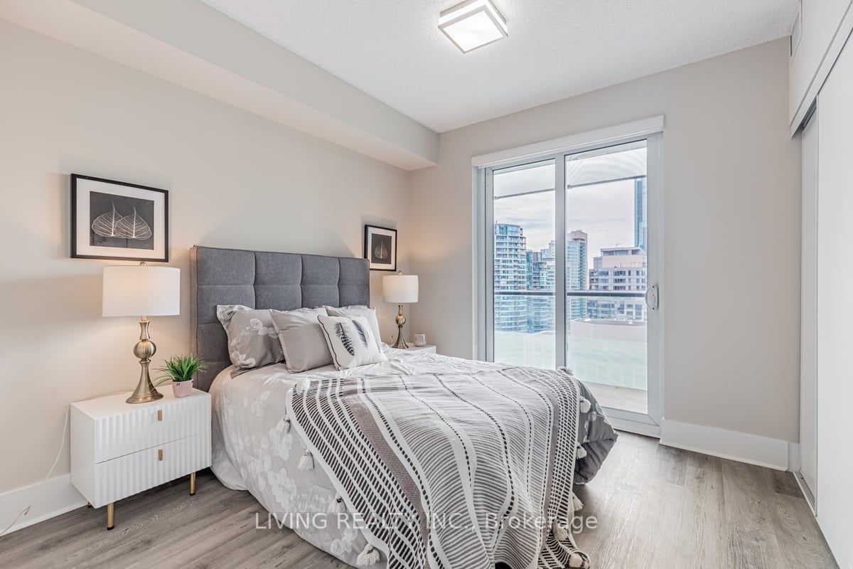 300 Front St W, #2104