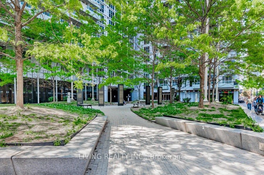 300 Front St W, #2104