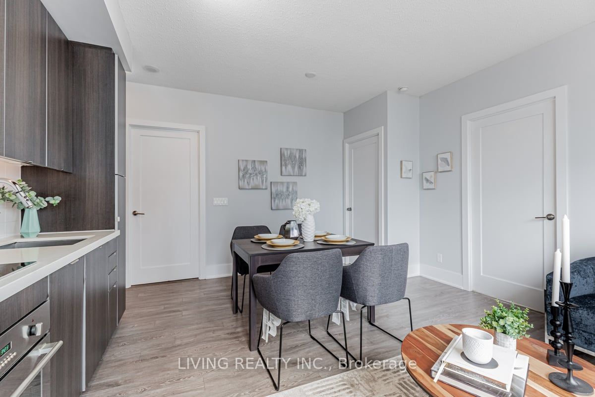 300 Front St W, #2104