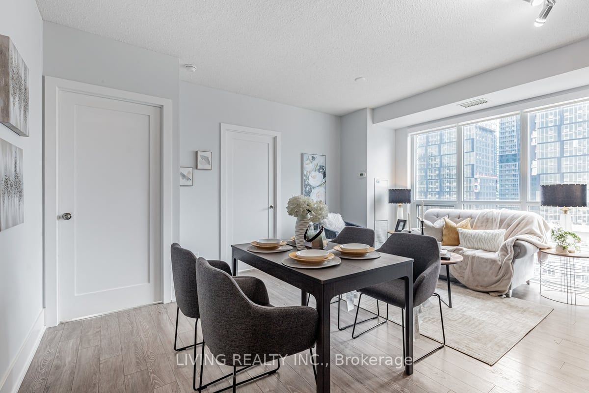 300 Front St W, #2104