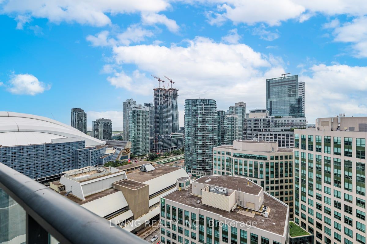 300 Front St W, #2104