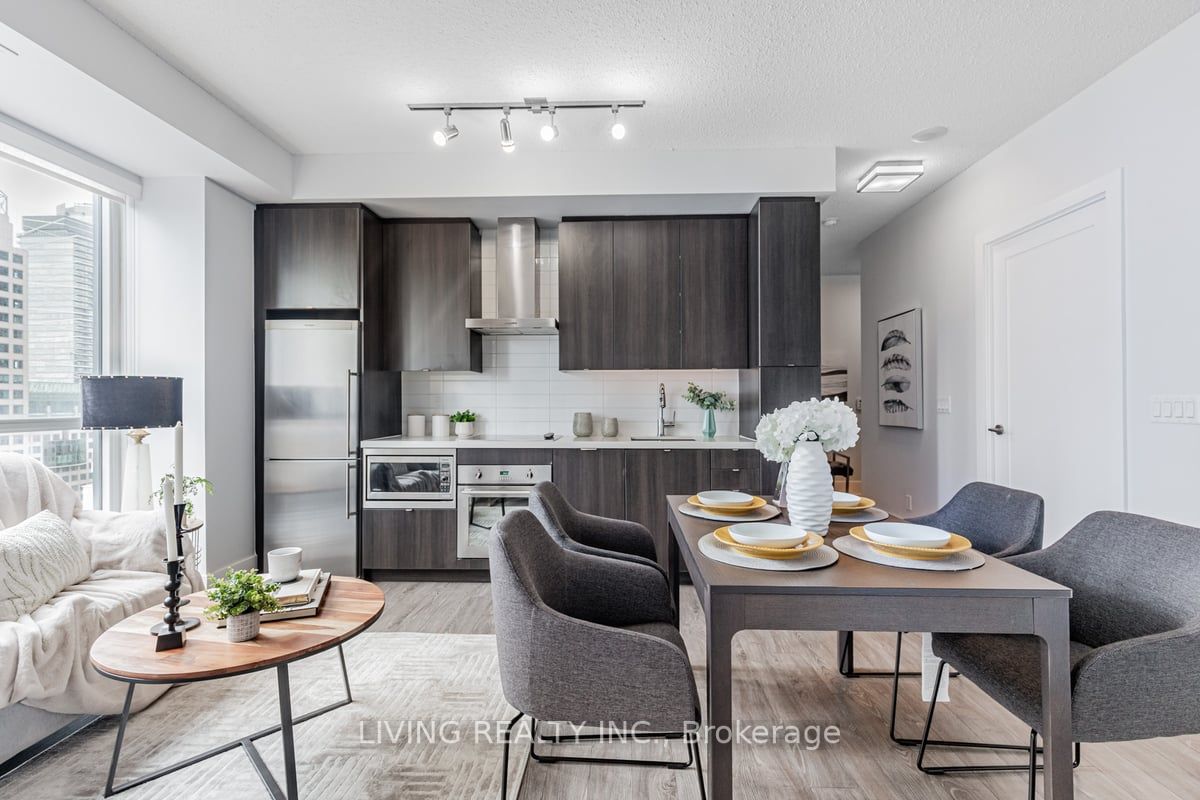 300 Front St W, #2104