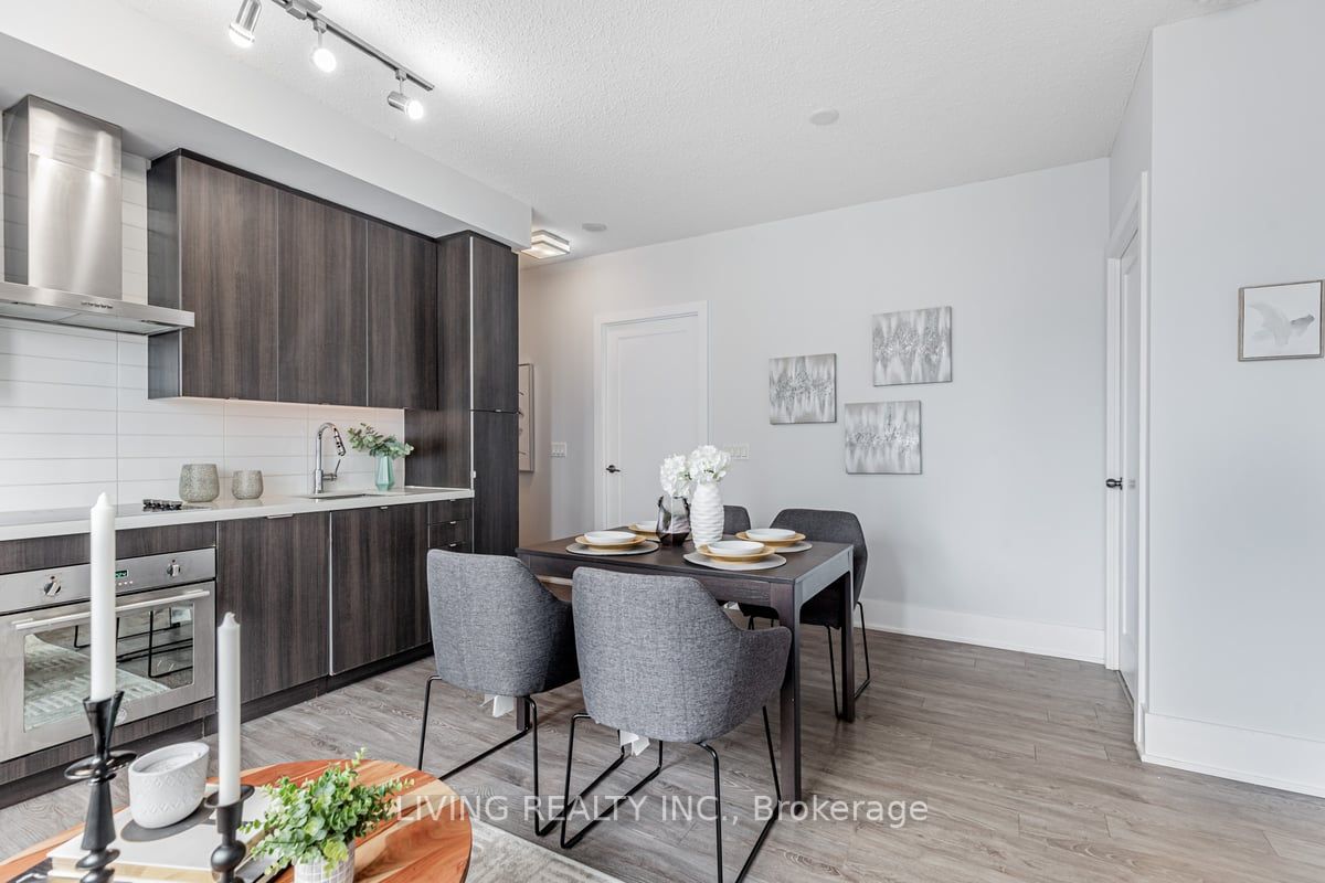 300 Front St W, #2104